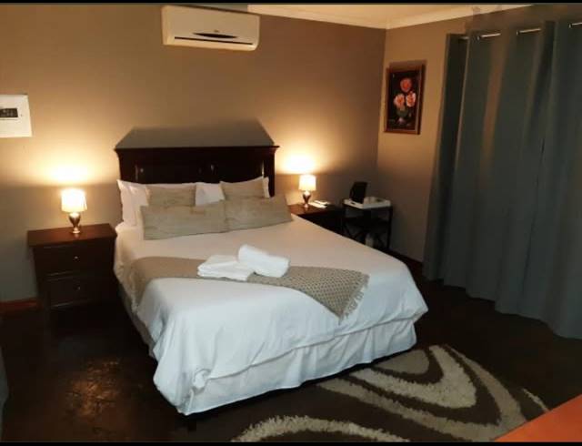 M² LODGE FOR SALE IN ZEERUST
